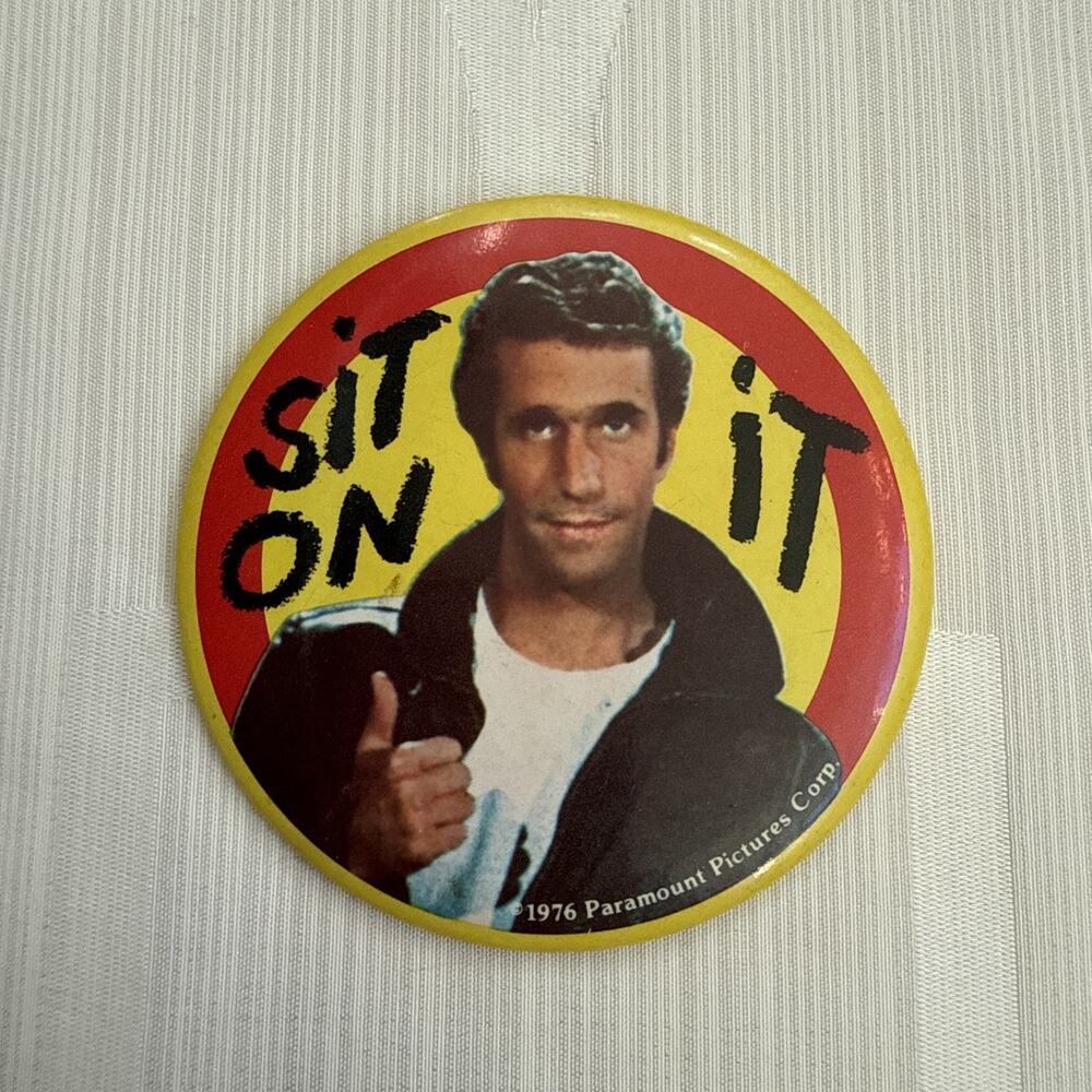 Vintage 1976 Television's Happy Days The FONZ, "SIT ON IT" Pinback Button, 3.5"